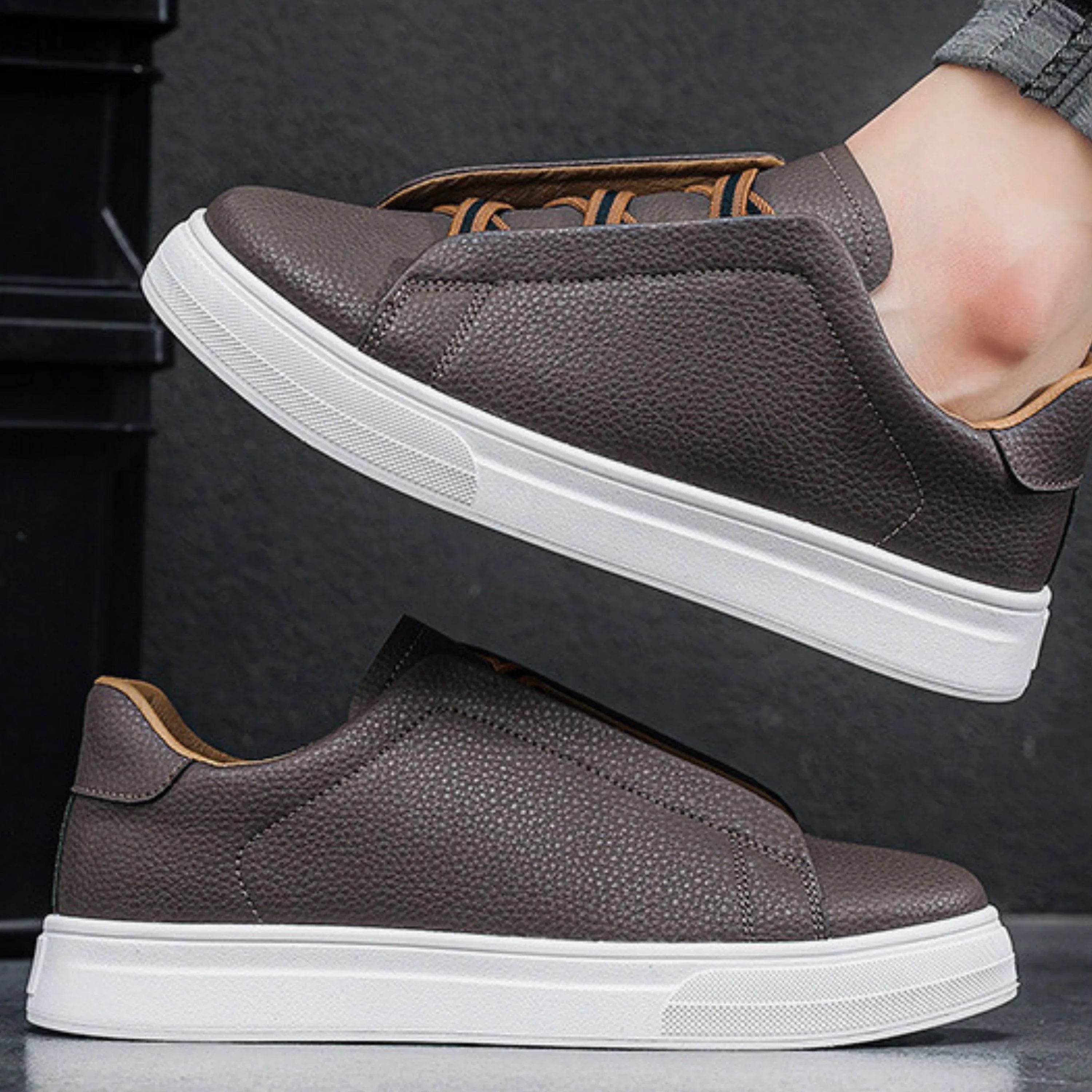 James | Slip-On Sneakers