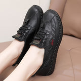 Roos – Comfortable Slip-On with Soft Sole & Floral Embroidery